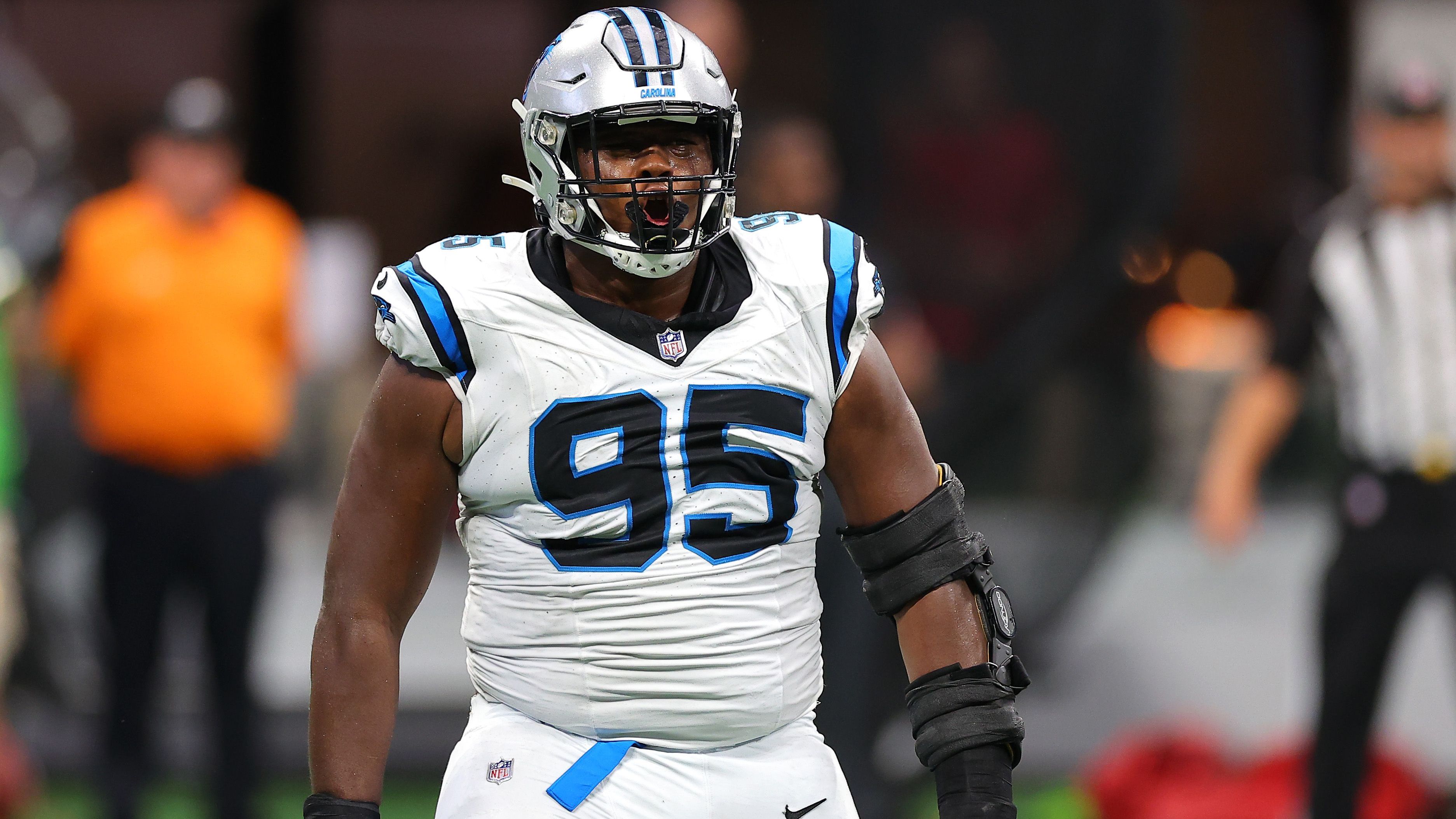 <strong>Carolina Panthers</strong><br>
                - Derrick Brown, Defensive Tackle, Jahresgehalt: 24 Mio. Dollar<br>- Robert Hunt, Guard, Jahresgehalt: 20 Mio. Dollar<br>- Diontae Johnson, Wide Receiver, Jahresgehalt: 18,355 Mio. Dollar<br>- Taylor Moton, Offensive Tackle, Jahresgehalt: 17,812 Mio. Dollar<br>- Damien Lewis, Guard, Jahresgehalt: 13,25 Mio. Dollar