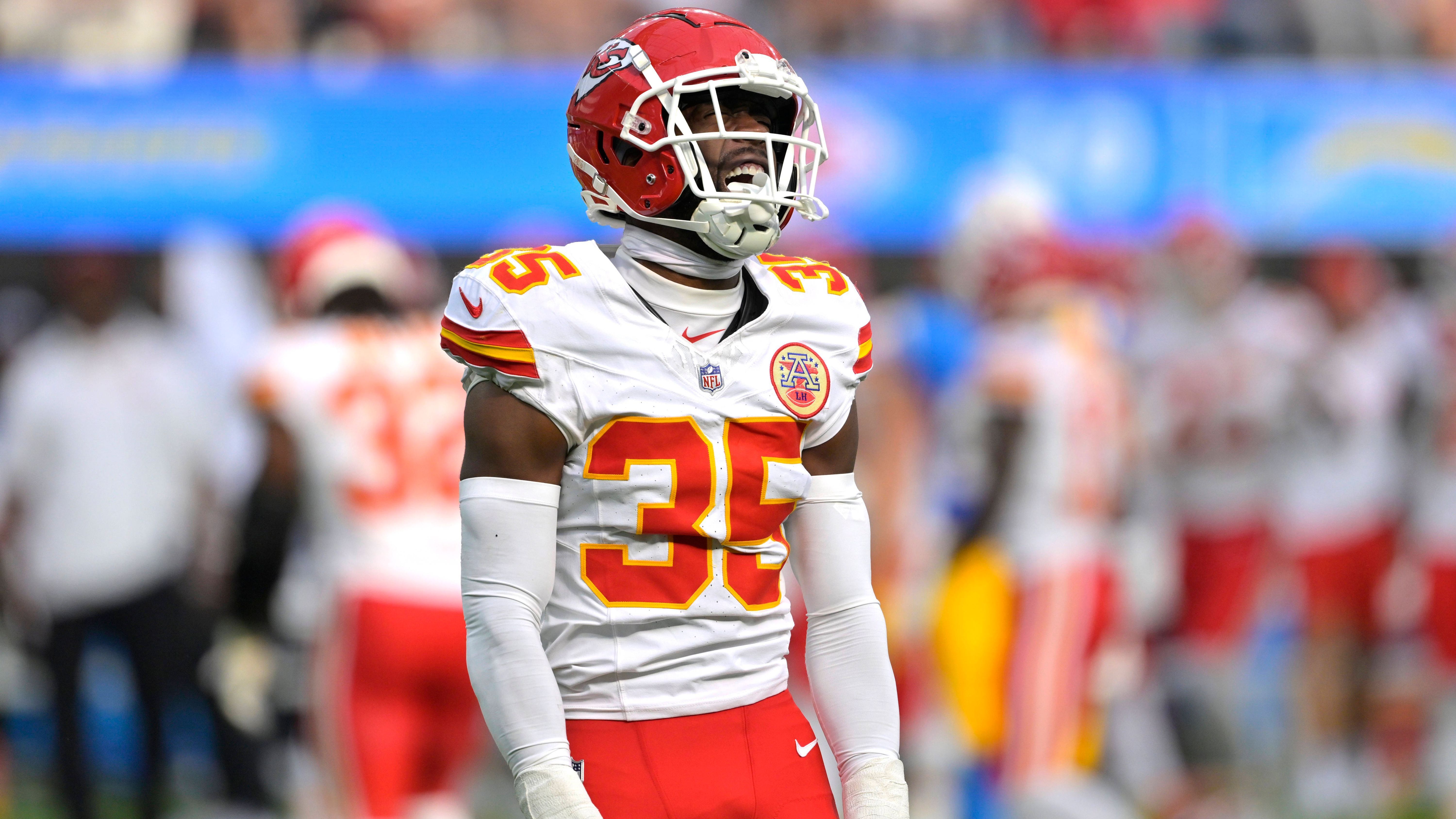 <strong>Jaylen Watson (Kansas City Chiefs)</strong><br>Die Chiefs dürfen sich pünktlich zu den Playoffs über die Rückkehr eines Leistungsträgers freuen. Cornerback Jaylen Watson wird laut "Fox" zeitnah von der IR-Liste aktiviert und steht dem Titelverteidiger damit wieder zur Verfügung. Watson hatte seit Ende Oktober mit einem gebrochenen Wadenbein gefehlt.