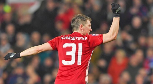 
                <strong>ZM: Bastian Schweinsteiger</strong><br>
                Manchester United (2015 bis 2017 - 35 Spiele)
              