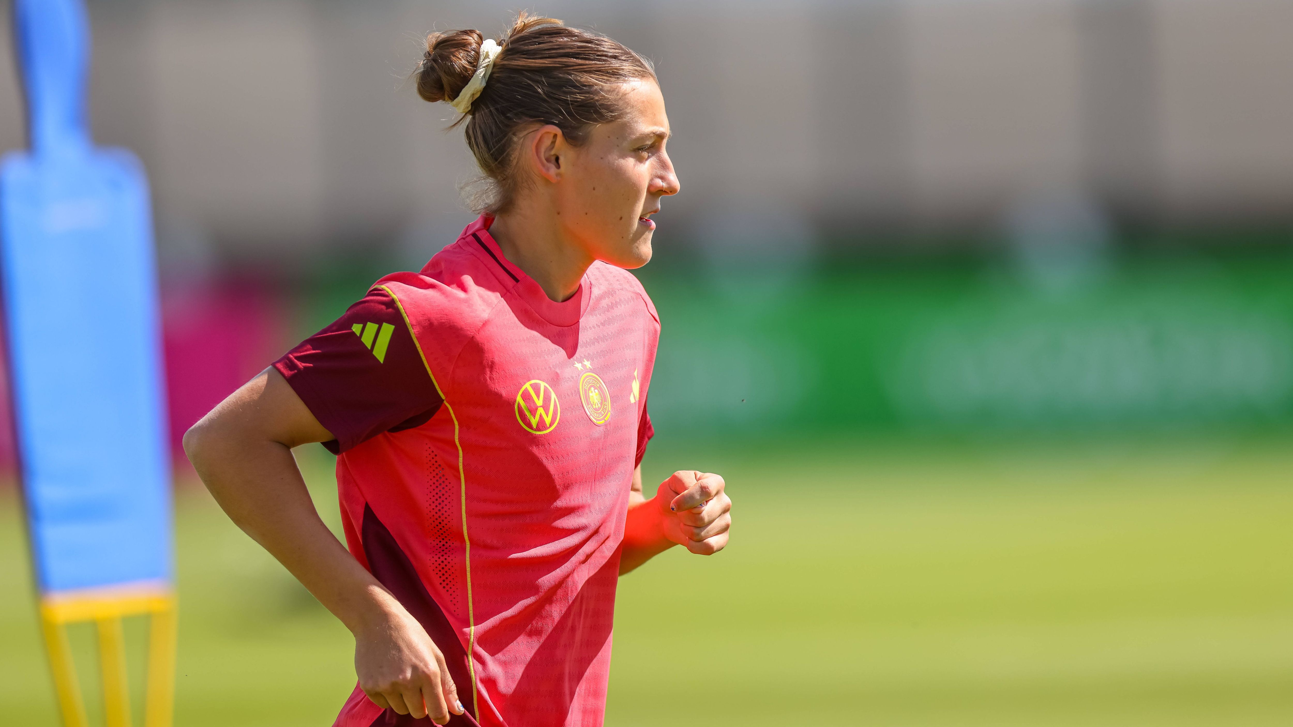<strong>Carlotta Wamser</strong><br>Position: Abwehr<br>Verein: Eintracht Frankfurt<br>Länderspiele: 2