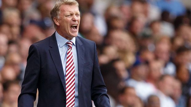 
                <strong>Moyes</strong><br>
                Trainer David Moyes schob den verpatzten Saisonstart des AFC Sunderland kurzerhand auf US-Superstar Beyoncé. Die Sängerin gab im Sommer ein Konzert in Sunderlands "Stadium of Light". Der Verein konnte deshalb keine Testspiele zu Hause absolvieren, und auch beim Saisonstart musste Sunderland auswärts antreten. "Ich glaube, wenn wir drei der ersten vier Spiele zu Hause gehabt hätten, hätten wir mindestens eines gewonnen". Mindestens.
              