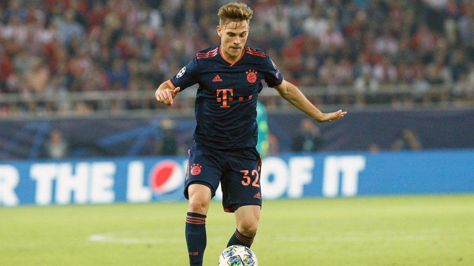 
                <strong>Joshua Kimmich</strong><br>
                Der eigentlich Unverzichtbare darf in den letzten 25 Minuten für Martinez mitmischen. Auch er hat seinen Anteil an einem rundum gelungenen Abend. ran-Note: 2
              