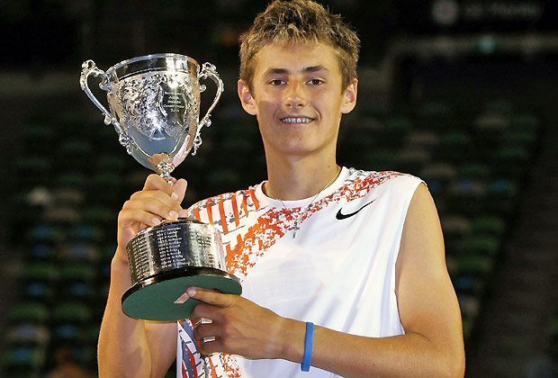 
                <strong>Der australische Hoffnungsträger</strong><br>
                Im Jahr 2008 gewann Bernard Tomic wie Zverev die Junioren-Konkurrenz der Australian Open als 16-Jähriger. Viele Experten sahen in dem Rechtshänder bereits die kommende Nummer eins - doch bis dahin ist es noch ein weiter Weg. Aktuelle Position: Rang 57.
              