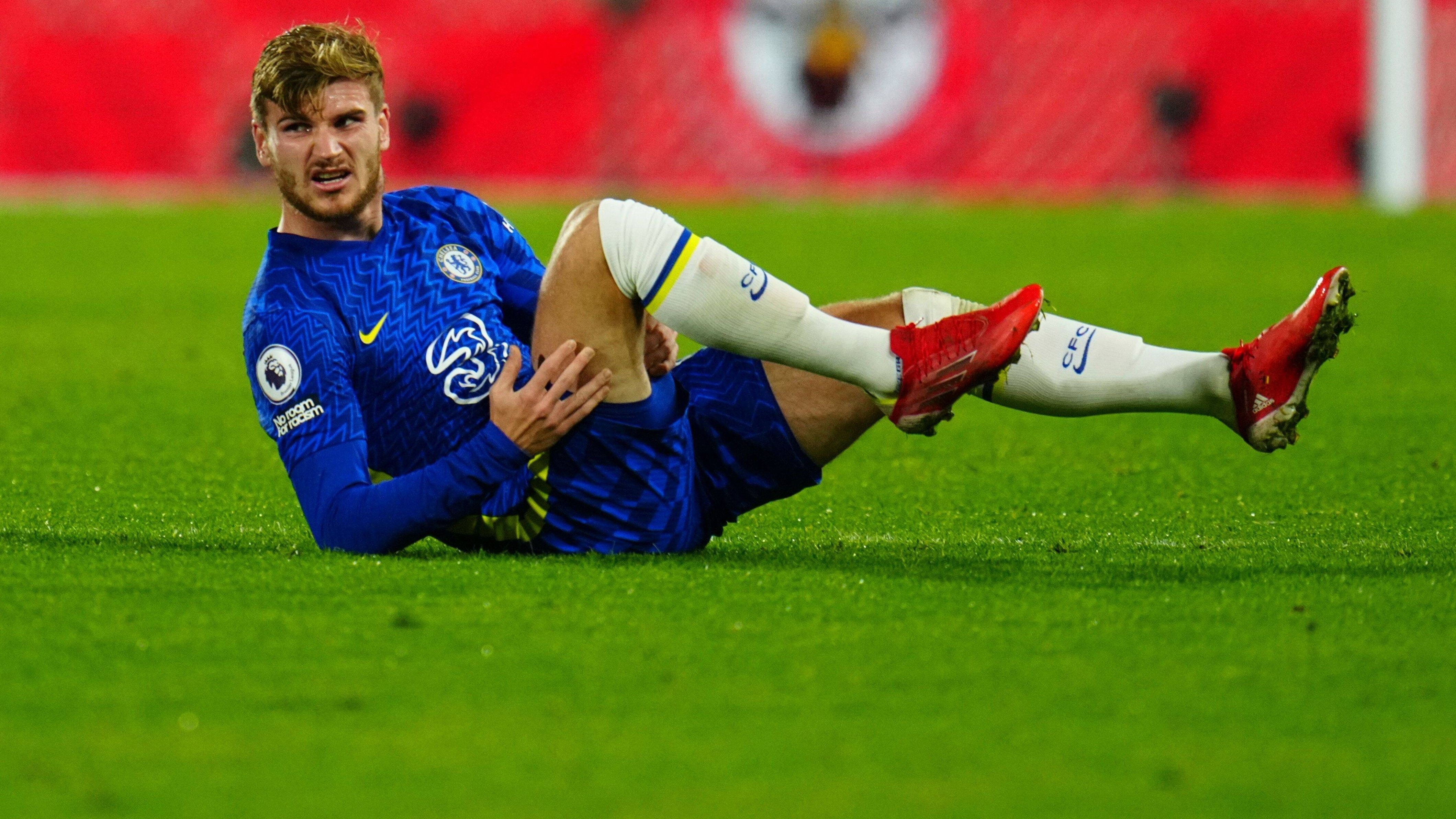 
                <strong>Rumpel-Elf der Premier League: Timo Werner im Sturm</strong><br>
                ... einziger Ausreißer ist Timo Werner. Der Stürmer des FC Chelsea ist einsamer Vertreter eines Top-Klubs. Sein bisheriger Saisonwert liegt bei 6,31 von 10. Zum Vergleich: Top-Angreifer ist bislang Mohamed Salah vom FC Liverpool mit einer durchschnittlichen Bewertung von 7,82. "Teamkollegen" von Werner im 4-5-1-System sind ...
              