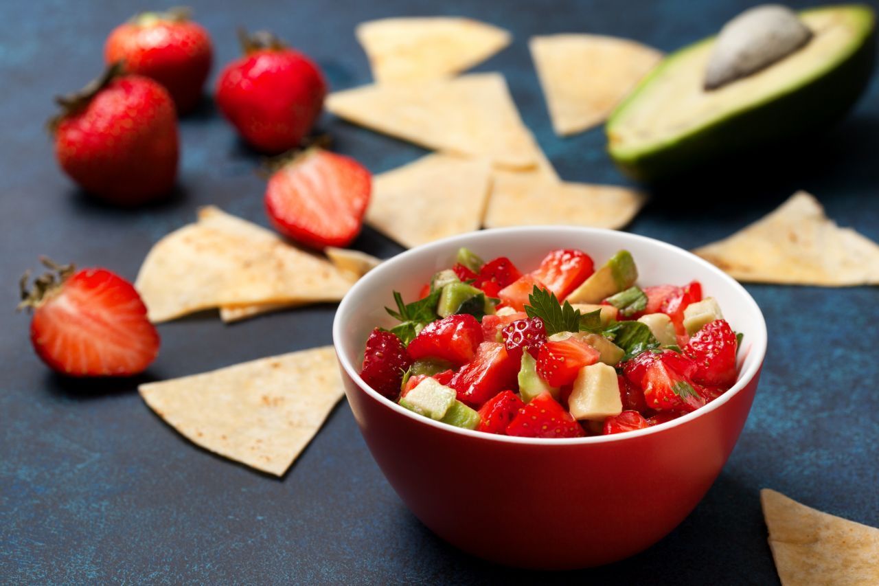 Erdbeeren passen aber auch zu Hauptgerichten. Zum Beispiel als Salsa zu Fisch, Steak - oder sogar Tortilla-Chips. 