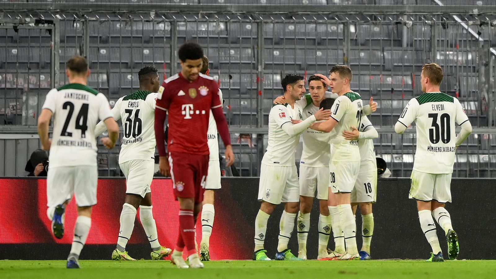 
                <strong>Gladbach schlägt ersatzgeschwächte Bayern: Alle Spieler in der Einzelkritik</strong><br>
                Borussia Mönchengladbach setzt sich nach Rückstand mit 2:1 zum Auftakt der Rückrunde gegen den durch zahlreiche Corona-Ausfälle ersatzgeschwächten FC Bayern München durch. ran präsentiert alle Spieler in der Einzelkritik.
              