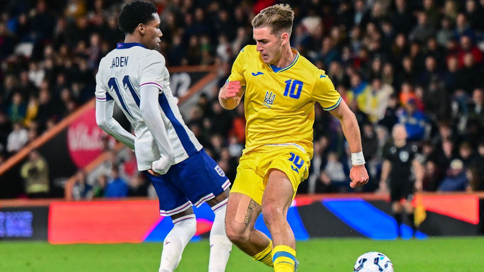 <strong>Yegor Yarmolyuk (Ukraine)</strong><br>Die ukrainische U21 wird von Brentford-Star Yegor Yarmolyuk angeführt, der zuletzt in der Saison 2024/25 zu 31 Premier-League-Einsätzen kam. Nach der erfolgreichen EM-Quali mit der U21 durfte der Mittelfeldspieler Anfang 2025 dann auch schon in der A-Nationalmannschaft der Ukraine debütieren. In Brentford hält man ebenfalls große Stücke auf den 21-Jährigen, der einen extrem langfristigen Vertrag bis zum Sommer 2031 hat.