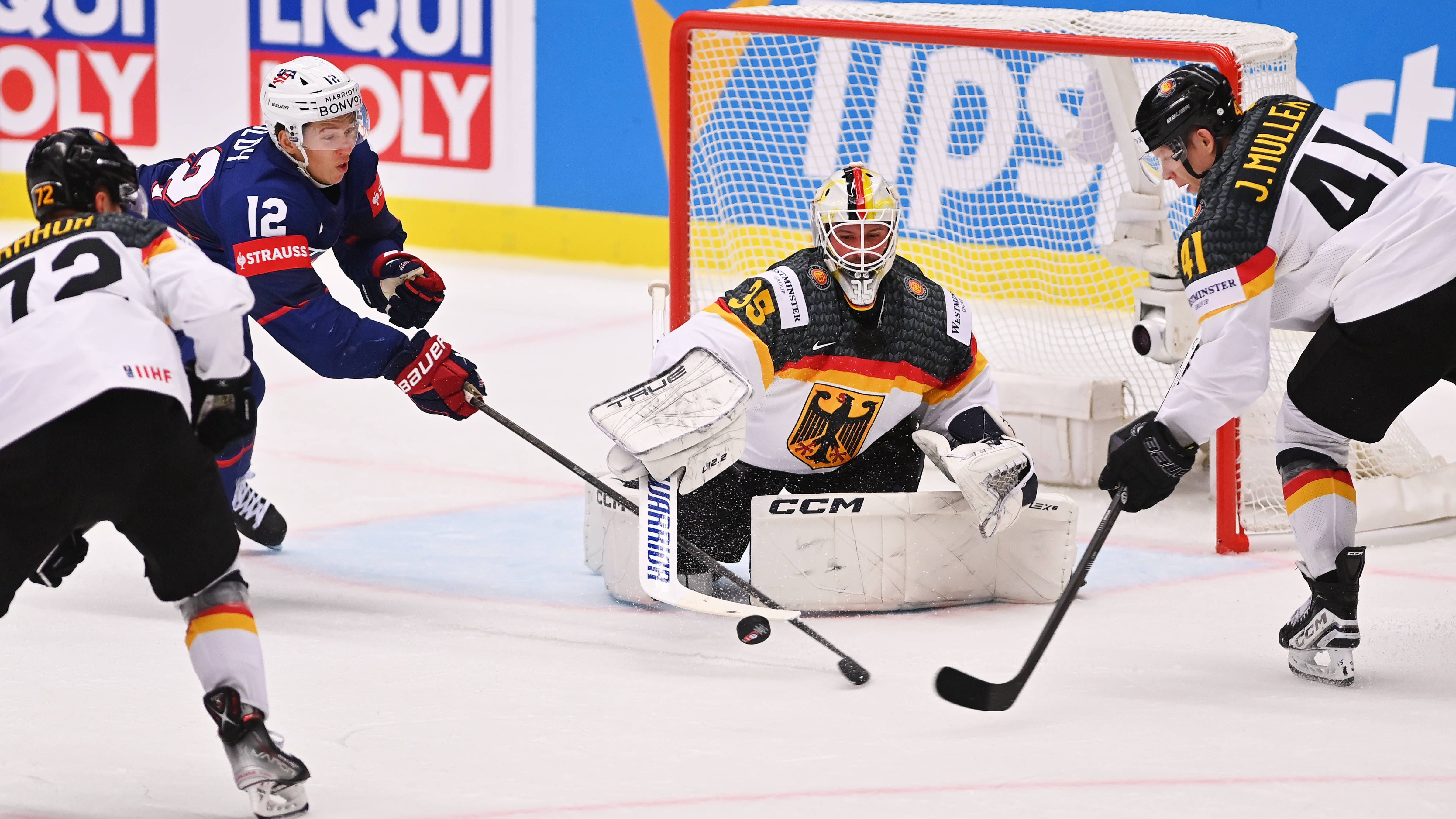 <strong>Deutschland gegen USA: DEB-Team im <em>ran</em>-Check</strong><br>Nach dem Auftaktsieg gegen die Slowakei muss die deutsche Eishockeynationalmannschaft gegen die USA eine auf dem Papier deftige 1:6-Niederlage einstecken. <em><strong>ran</strong></em> zeigt, woran es noch hakt und woraus die deutsche Mannschaft dennoch Mut für die nächsten Aufgaben schöpfen kann.