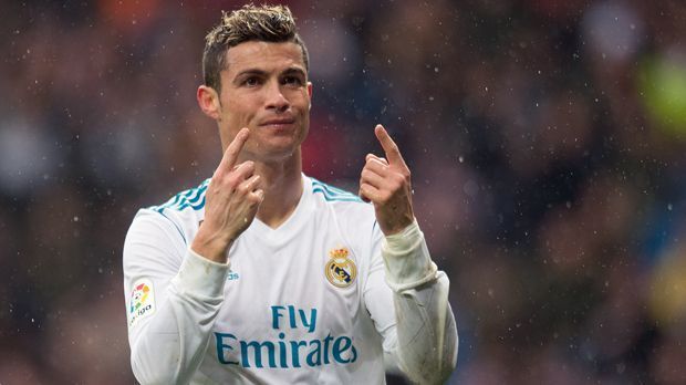 
                <strong>Platz 6 - Cristiano Ronaldo</strong><br>
                Jahresgehalt: 21 Millionen EuroVerein: Real Madrid (Spanien)Position: MittelstürmerAlter: 32 Jahre
              