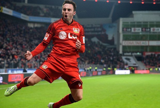 
                <strong>TOP: Josip Drmic</strong><br>
                Im Rhein-Derby gegen Köln ersetzt Josip Drmic zur Pause Stefan Kießling - und zeigt, wie wichtig er für Bayer sein kann. Zwei Tore erzielt der Stürmer selbst, ein weiteres leitet er sehenswert ein. Der Schweizer scheint bei Bayer angekommen zu sein.
              