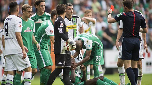 
                <strong>30.08.2015: Bremen vs. Gladbach - Gelb-Rot</strong><br>
                Bei der 1:2-Niederlage an der Weser war es erneut eine Gelb-Rote Karte. Doch eine der beiden Gelben Karten gab es nach einem vermeintlichen Foul an Clemens Fritz, bei dem er seinen Gegenspieler gar nicht berührte. "Langsam müssen die Schiedsrichter ihre Augen aufmachen und so pfeifen, wie sie wirklich können", sagte ein entzürnter Xhaka nach der Partie. 
              