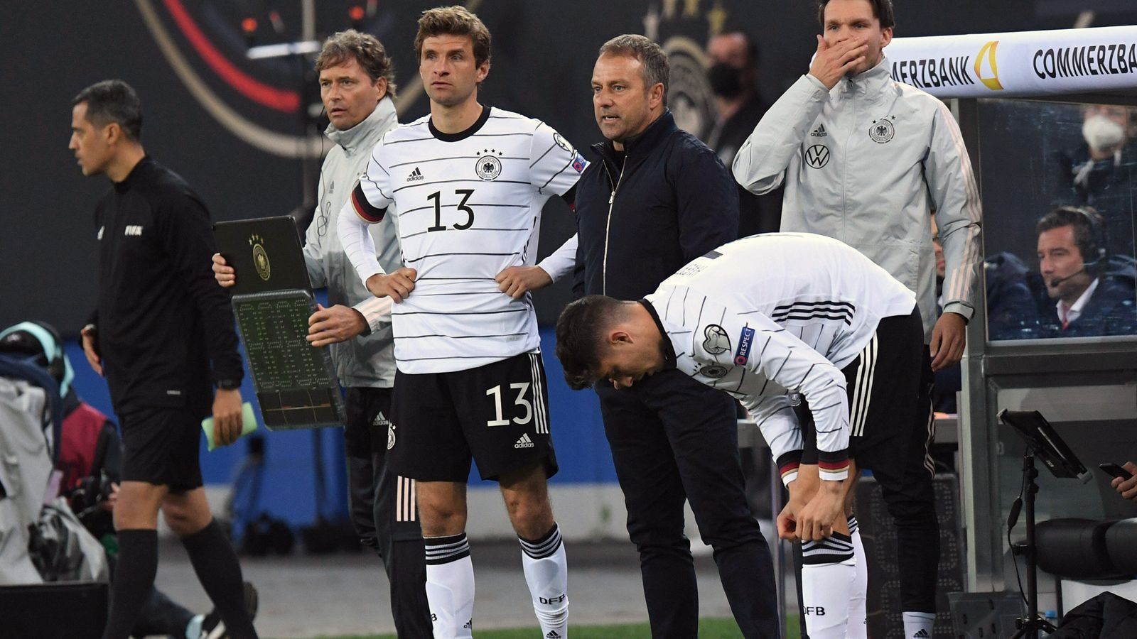 
                <strong>Thomas Müller</strong><br>
                Kommt in der 67. Minute für den glücklosen Timo Werner in die Partie und trifft in der 81. Minute zur deutschen Führung, weil er nach einer Ecke goldrichtig steht. ran-Note: 2
              