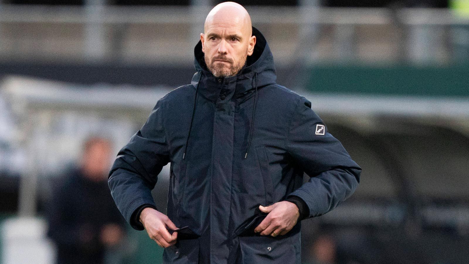 
                <strong>Erik ten Hag (Ajax Amsterdam)</strong><br>
                Seit Dezember 2017 trainiert Erik ten Hag Ajax Amsterdam. In dieser Zeit konnte er zwei Mal die Meisterschaft gewinnen. 2019 führte er ein junges Team um Frenkie de Jong und Matthijs de Ligt bis ins Halbfinale der Champions League. Seitdem fällt der Name "ten Hag" bei fast jeder offenen Trainerstelle. Er selbst schloss jedoch einen Wechsel während der Saison aus.
              