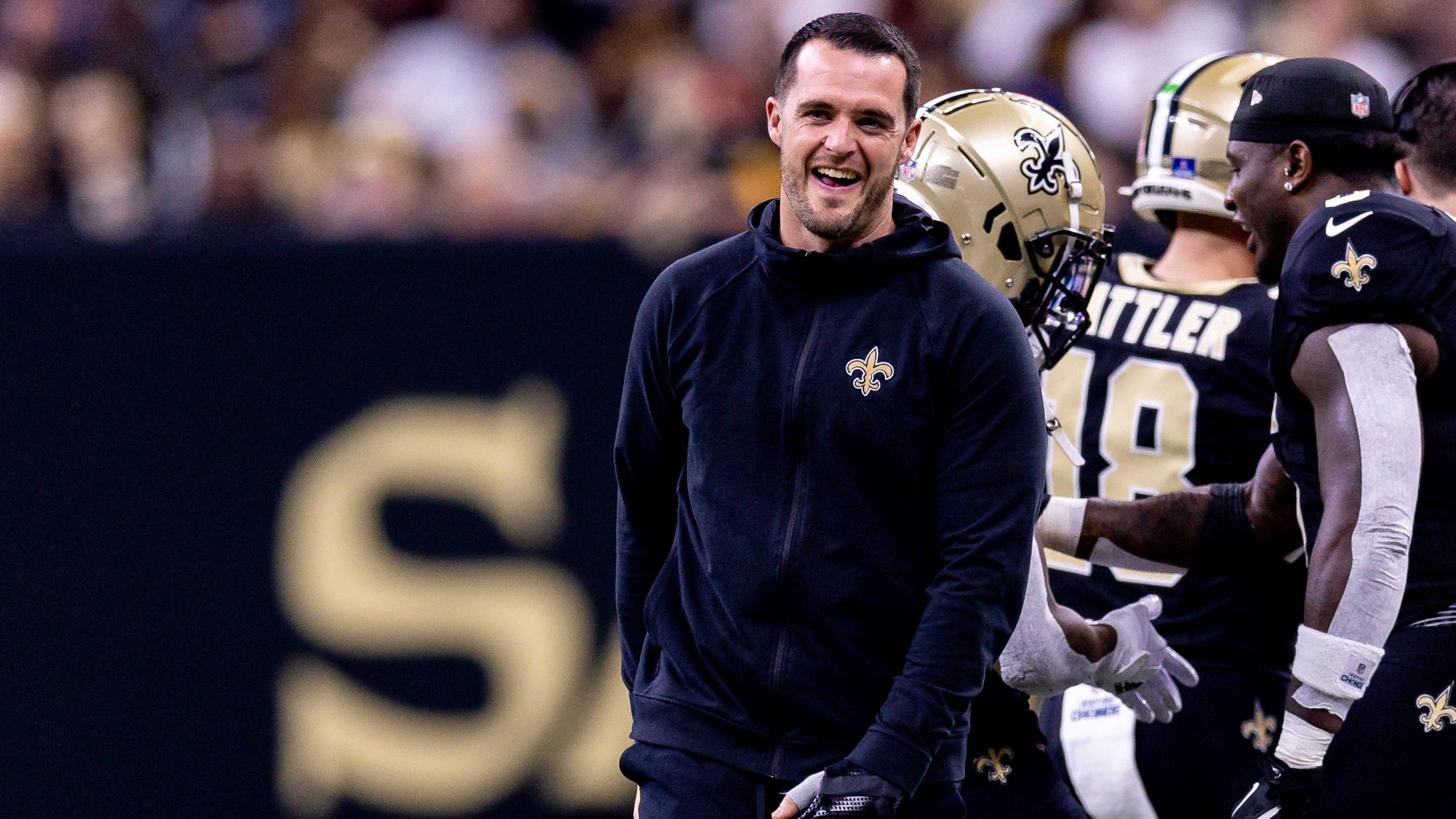 <strong>Derek Carr (New Orleans Saints)</strong><br>Carr verpasste in der abgelaufenen Saison bereits sieben Spiele. Auch durch eine Hüftverletzung. Seine Schulter soll er sich in Woche 14 gegen die New York Giants verletzt haben. Das war am 8. Dezember 2024. Vor einem halben Jahr. Jedoch sei die Schwere der Schulterverletzung erst im Frühjahr bekannt geworden, da Carr dort erst wieder versuchte "ernsthaft zu werfen" und dabei Schmerzen verspürte.