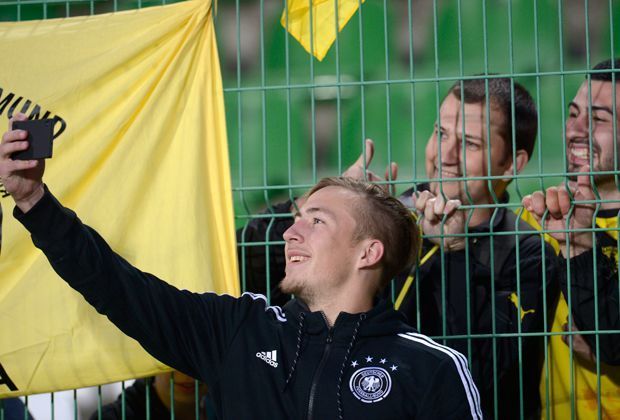 
                <strong>Im Fokus: Felix Passlack</strong><br>
                Passlack, der Schalke-Fan ist, wechselte aus der Oberhausener Jugend in die U16-Mannschaft der Dortmunder. Sein Vorbild? Mario Götze: " Von ihm schaue ich mir schon ab und zu ein paar Videos an".
              