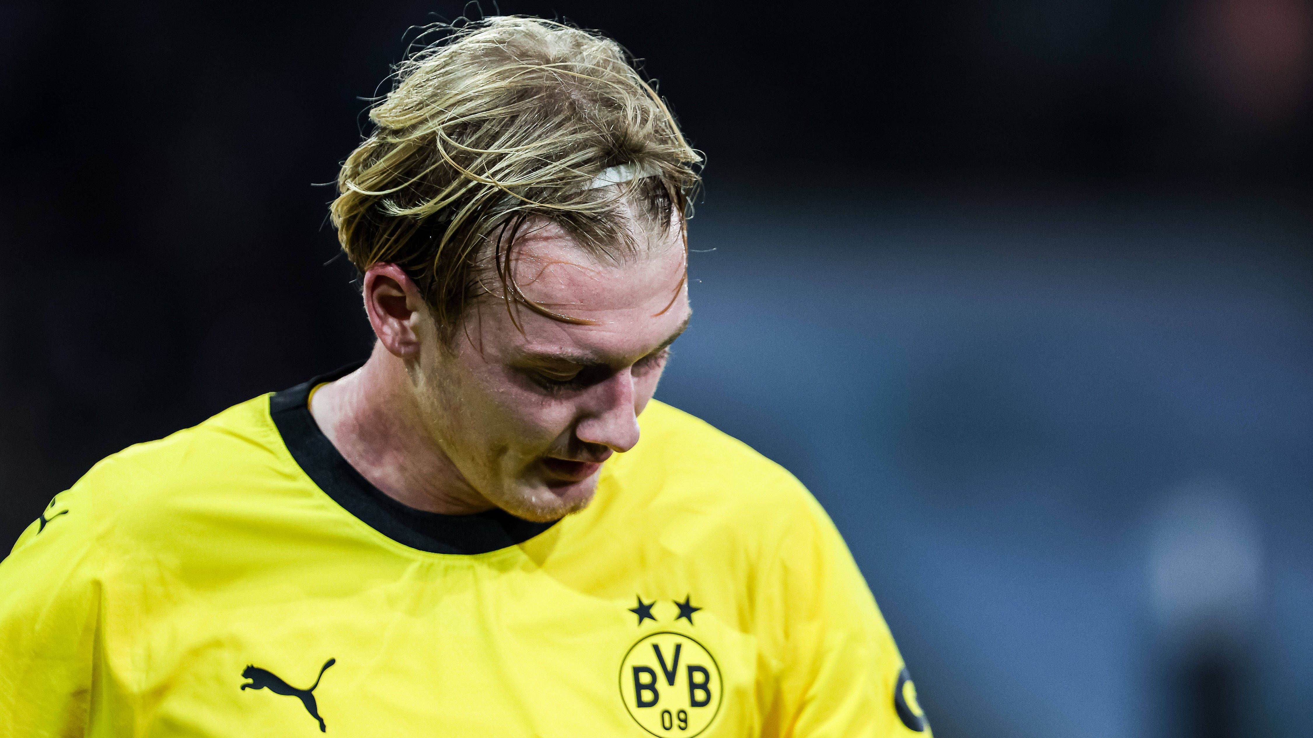 <strong>Das Hinrunden-Zeugnis des BVB in der Bundesliga</strong><br>Borussia Dortmund hat eine für die eigenen Ansprüche schwache Hinrunde in der Bundesliga hinter sich, der Rückstand zur Spitze ist bereits gewaltig. Eine erneute Aufholjagd muss her. <em><strong>ran</strong></em> hat die Bundesliga-Noten der Dortmunder zur Hinrunde. Allerdings berücksichtigen wir hier nur Spieler mit mindestens fünf Einsätzen in der Liga.<br><a target="_blank" href="https://www.ran.de/sports/fussball/bundesliga/livestreams/ran-sat1-bundesliga-borussia-dortmund1-fsv-mainz05-live-in-sat1-auf-joyn-rande-und-in-der-ran-app-332886"></a><a data-li-document-ref="492955" href="https://www.ran.de/sports/fussball/bundesliga/news/bundesliga-bvb-mit-mike-tullberg-und-niko-kovac-droht-dortmund-ein-vertrautes-dilemma-ein-kommentar-492955">BVB-Kommentar: Mit Mike Tullberg und Niko Kovac droht Borussia Dortmund ein vertrautes Dilemma</a>