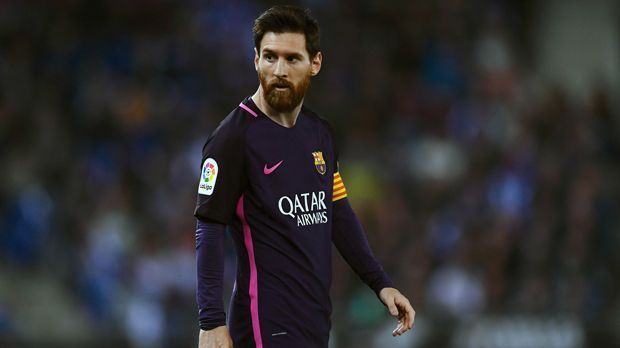 
                <strong>Platz 7 - Lionel Messi</strong><br>
                Der fünfmalige Weltfußballer Lionel Messi soll laut "ESPN" der einflussreichste aktive Fußballer sein. Er landete im Ranking auf Platz 7 - so weit oben, wie kein anderer Profi-Fußballer. Mit Barcelona gewann der 30-jährige Argentinier unter anderem vier Mal die Champions League.
              