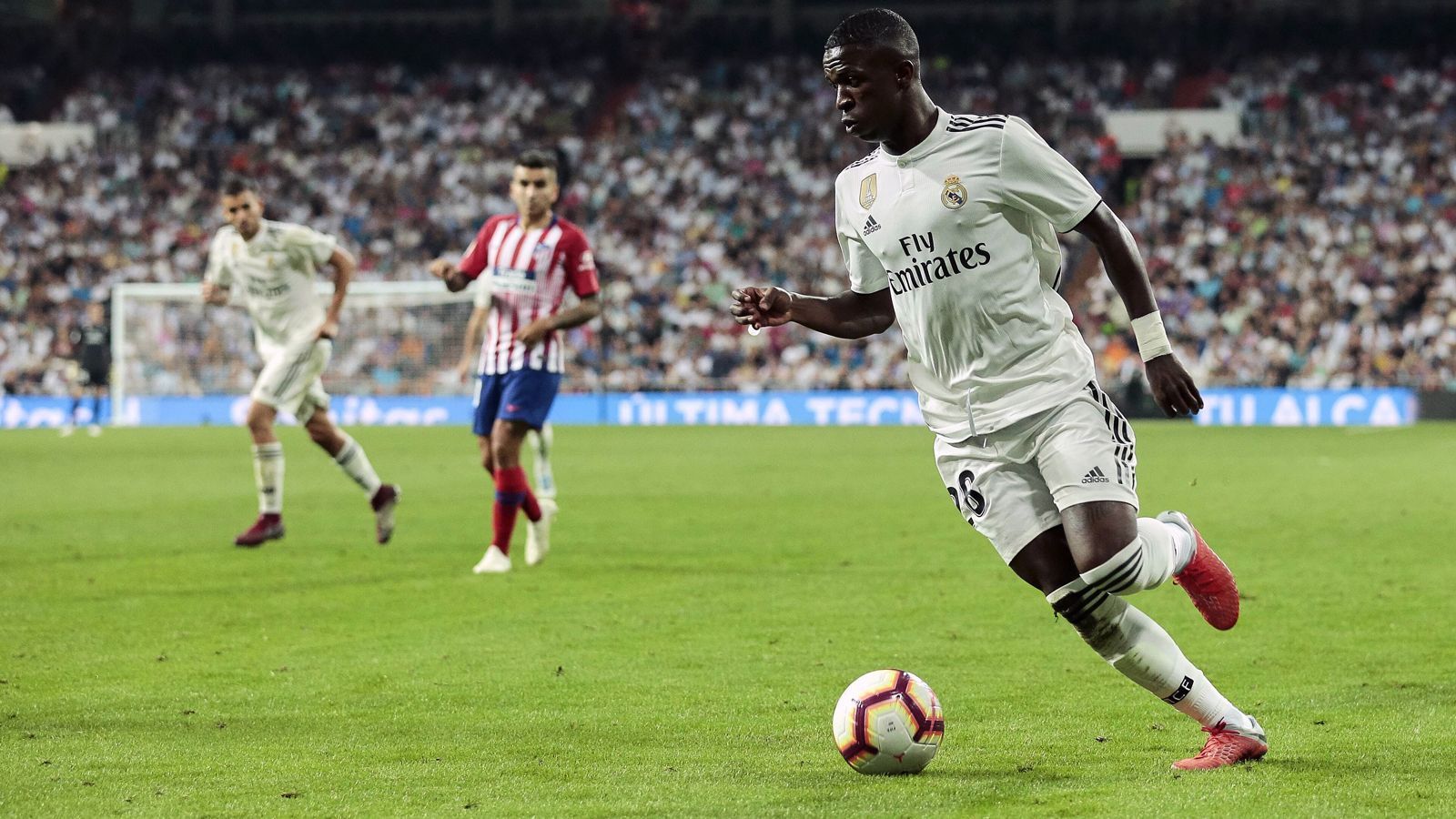 
                <strong>5. Vinicius Junior (Real Madrid)</strong><br>
                Alter: 18 JahrePosition: LinksaußenNationalität: Brasilien
              