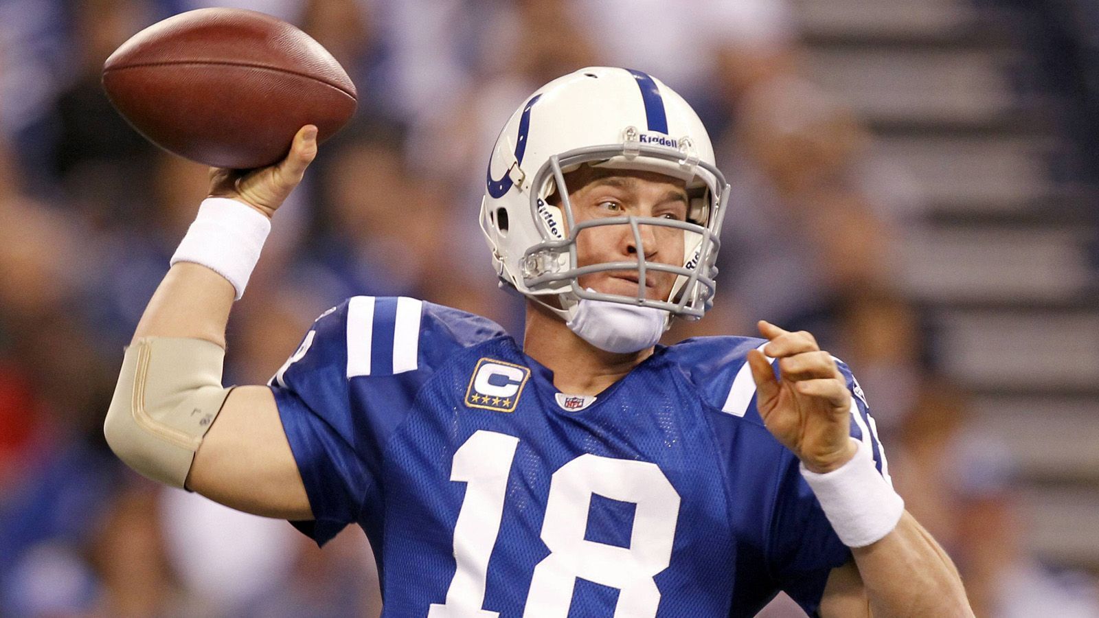 
                <strong>Peyton Manning</strong><br>
                Nicht einmal der große Peyton Manning blieb von einer Entlassung verschont. Seine Nackenverletzung und die Tatsache, dass die Colts beim NFL Draft 2011 den Nummer-1-Pick hatten, führten dazu, dass Indianapolis sich von dem Quarterback trennte. Die Colts entschieden sich schließlich für den Quarterback Andrew Luck, während Manning mit den Denver Broncos noch einmal den Super Bowl gewann.
              