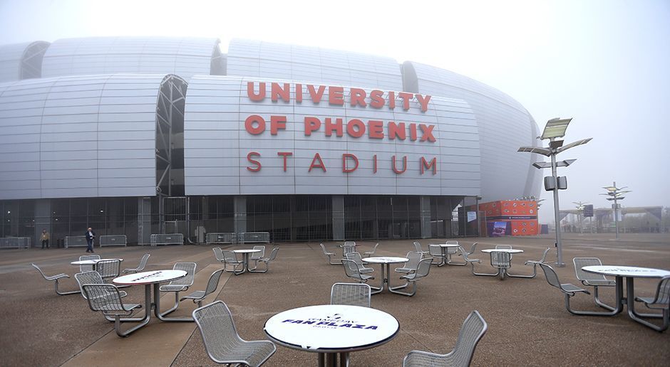 
                <strong>Arizona Cardinals: University of Phoenix Stadium</strong><br>
                Baujahr: 2003.Kosten: 455 Millionen Dollar.Finanzierung aus öffentlichen Geldern: 310 Millionen Dollar.Kapazität: 63 400.Eröffnung: 2006.
              