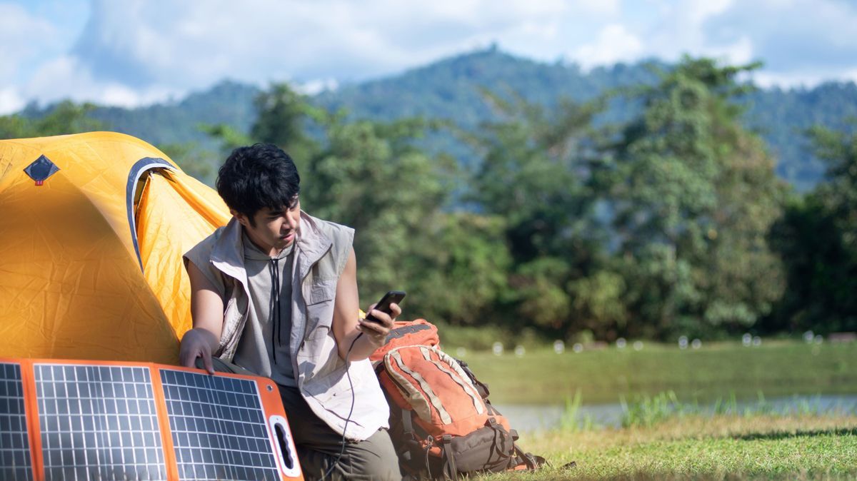 Mobile Solaranlage für eigenen Strom beim Camping