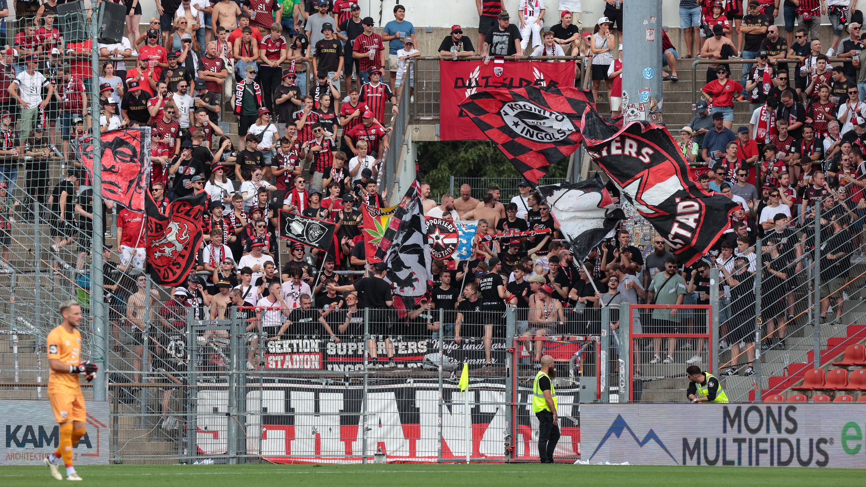 <strong>Platz 12: FC Ingolstadt 04</strong><br>- Verkaufte Dauerkarten: 2.010<br>- Veränderung zur letzten Saison: -173