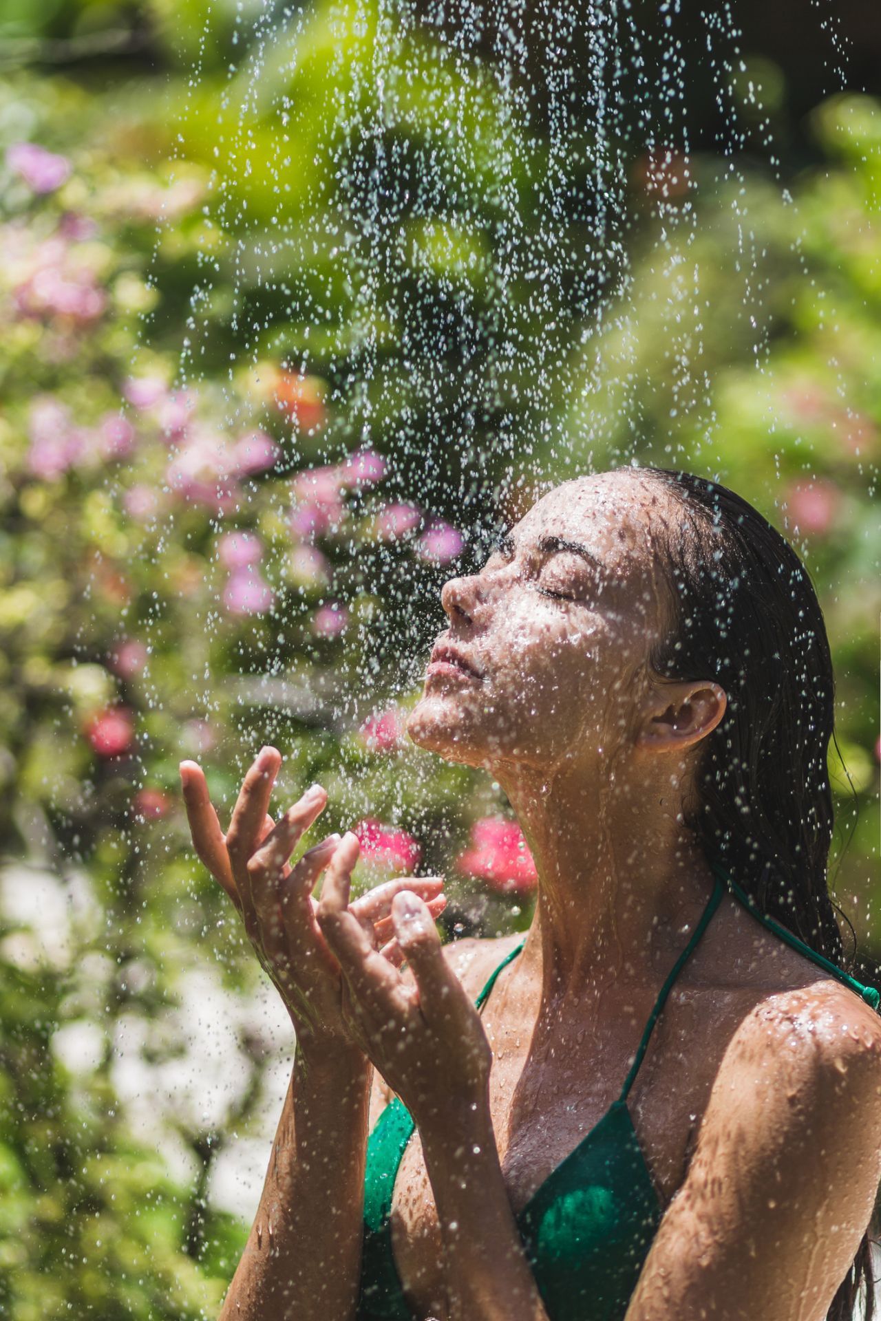 Coole Sache! Auch ohne Meer gibt's Abkühlung - mit einer Gartendusche.