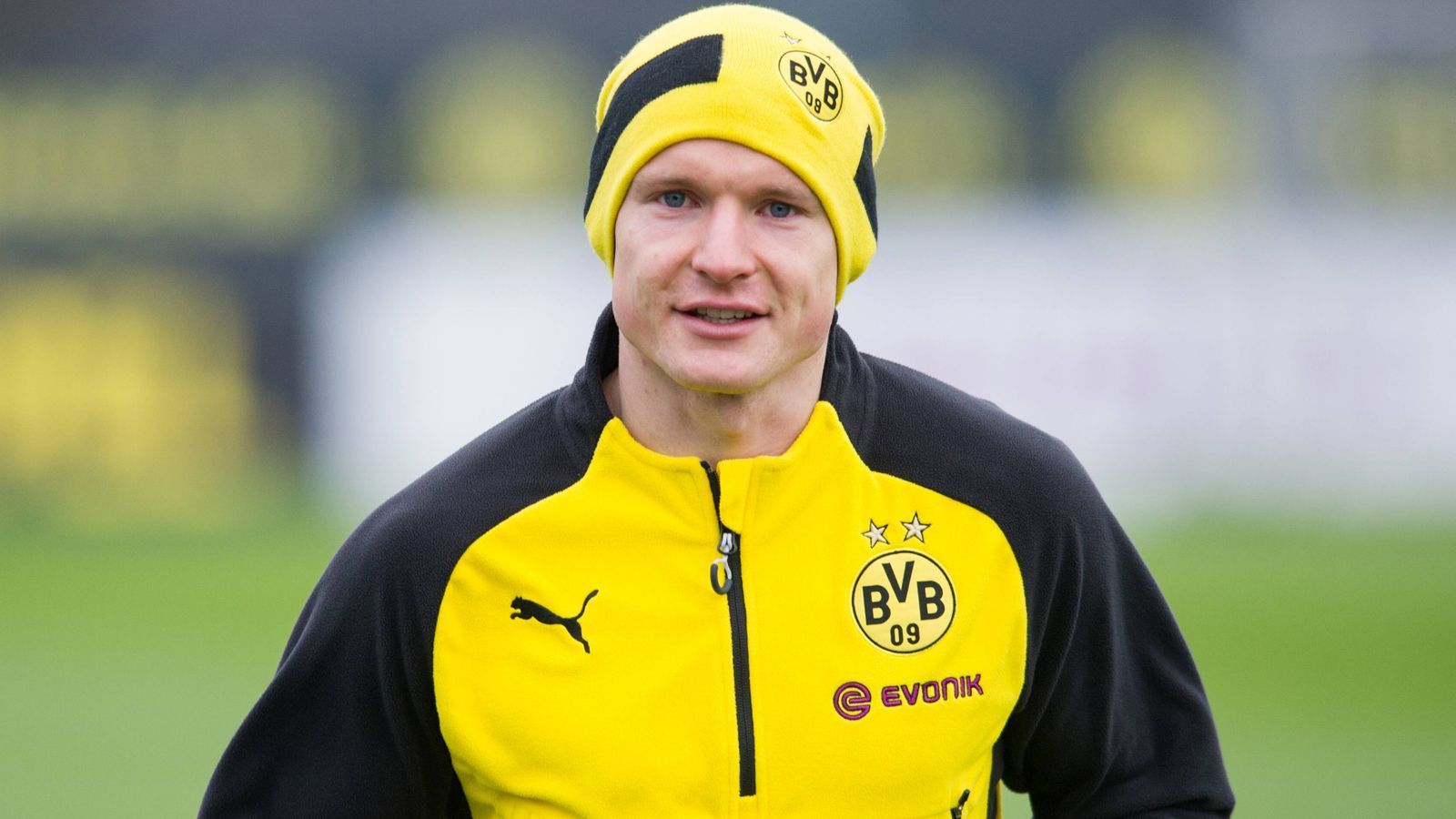 
                <strong>Platz 4: Borussia Dortmund</strong><br>
                &#x2022; Abgänge zu anderen Bundesligaklubs: 23<br>&#x2022; Meiste Abgänge an: FC Bayern München (3)<br>
              