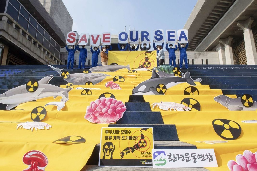 Demonstranten protestieren am 26. Oktober 2020 in der südkoreanischen Hauptstadt Seoul gegen die mögliche Freisetzung von radioaktivem Wasser ins Meer. Südkorea liegt westlich in der Nähe von Japan.