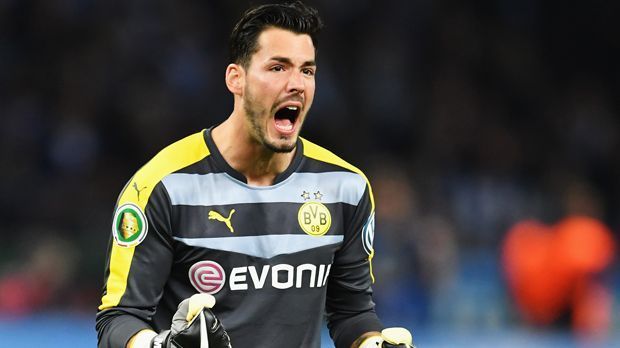 
                <strong>Roman Bürki</strong><br>
                Roman Bürki: Der Schweizer blieb über weite Strecken des Spiels beschäftigungslos. Nur in der Nachspielzeit der ersten Halbzeit musste er bei einem Schuss von Hegeler aufmerksam sein. Bei Salomon Kalous Großchance in der 65. Minute wäre der Keeper aber wohl chancenlos gewesen, doch der Ivorer verpasste das Tor. ran.de-Note: 3
              