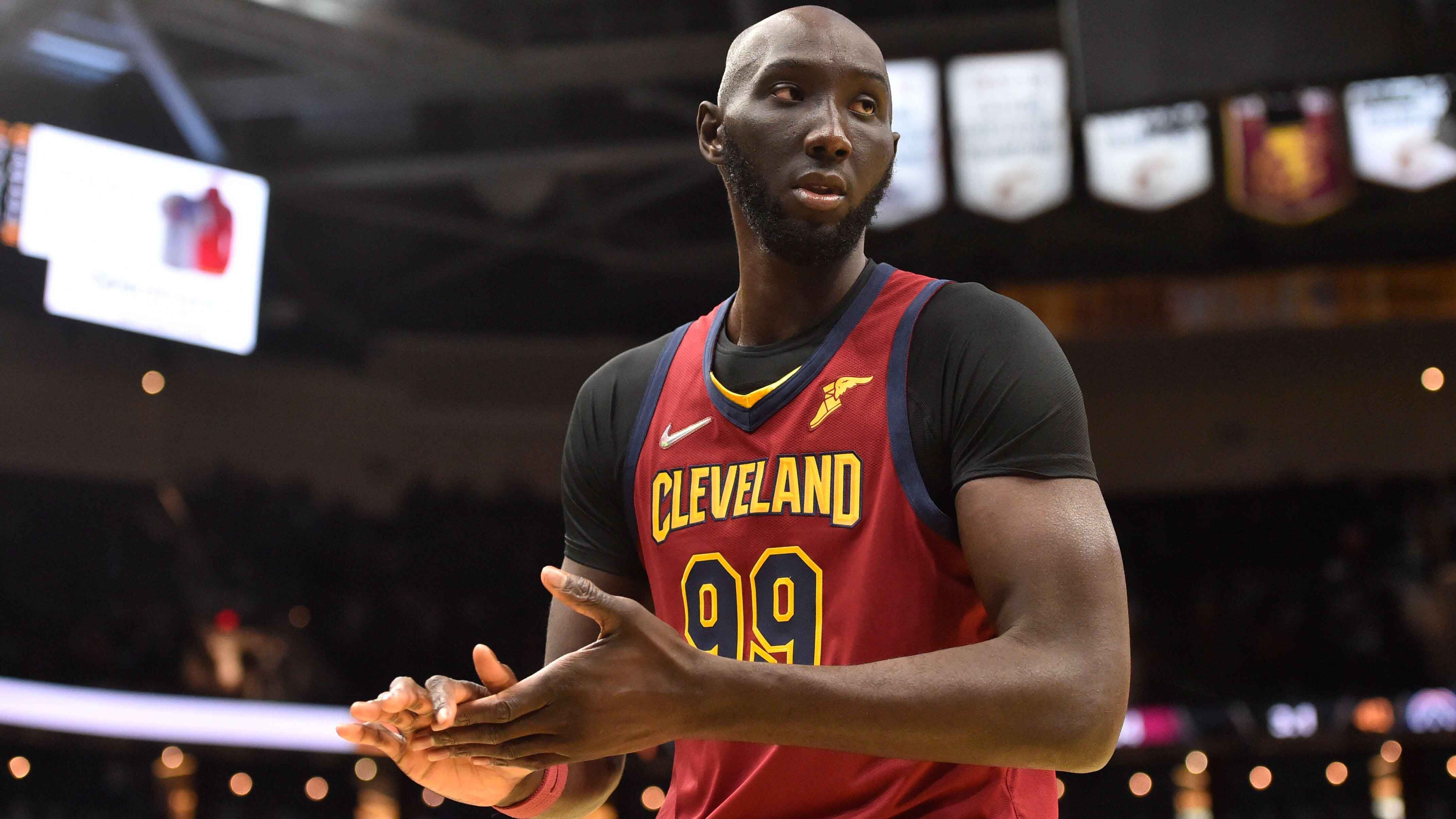 
                <strong>Platz 3 (geteilt): Tacko Fall</strong><br>
                • Größe: 2,29 Meter (US-Größe: 7 foot 6 inches)<br>• Teams: Boston Celtics (2019-2021), Cleveland Cavaliers (2021-2022)<br>• Nationalität: Senegal<br>• Stats: 82 Punkte und 90 Rebounds in 37 Spielen<br>
              