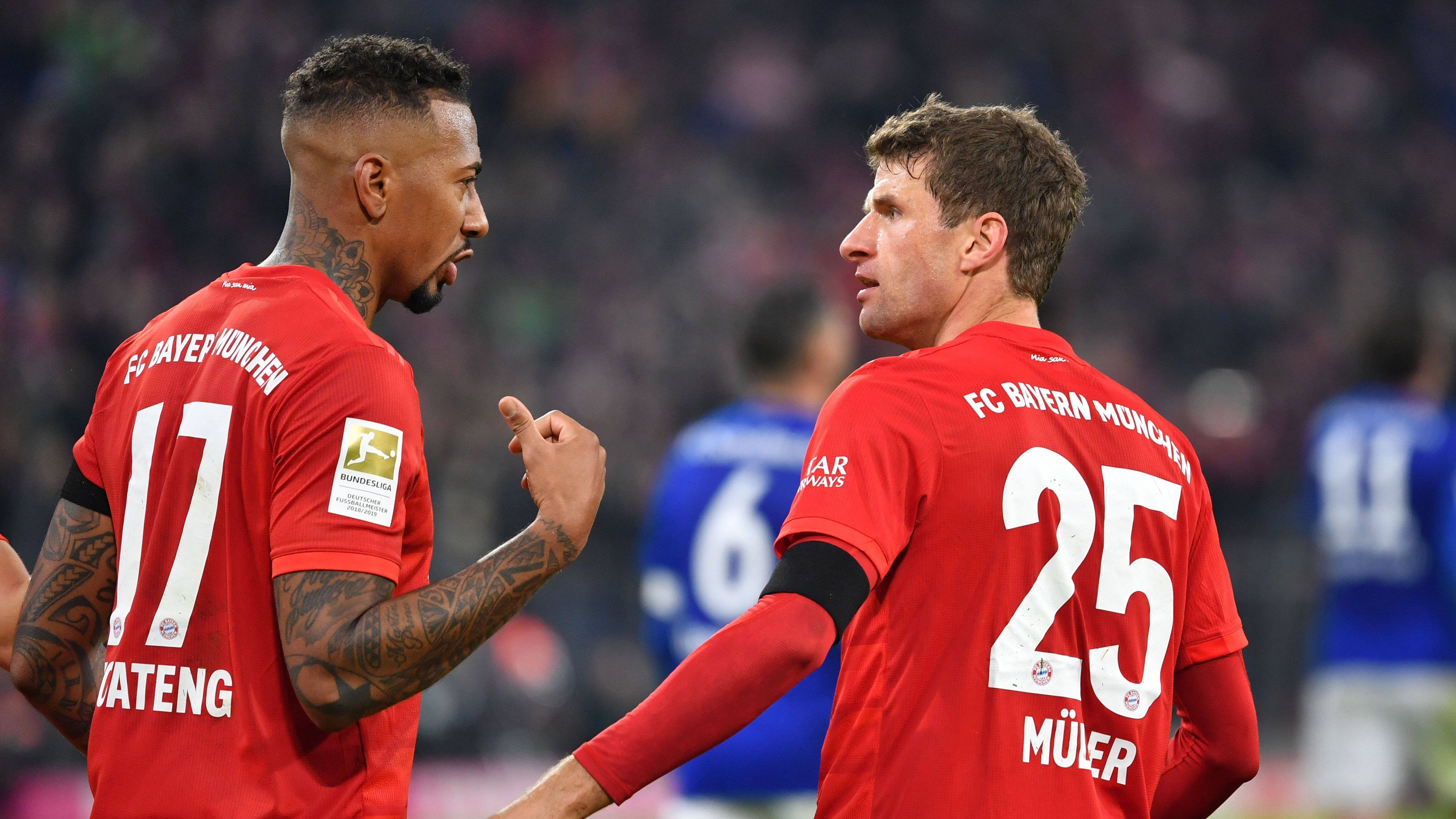 
                <strong>Die Verträge dieser Bayern-Stars enden 2021</strong><br>
                Dem FC Bayern könnte in der nächsten Transferperiode ein weiterer Umbruch drohen. Bei einigen Stars endet der Vertrag 2021. Darunter sind Leistungsträger wie Manuel Neuer, Thomas Müller (r.) oder David Alaba. Der Klub muss abwägen, mit wem er verlängert und wen er bei der nächsten Möglichkeit verkauft, um noch einen Transfererlös zu erzielen. ran.de zeigt, wie der Stand der Dinge bei den Kandidaten ist.
              