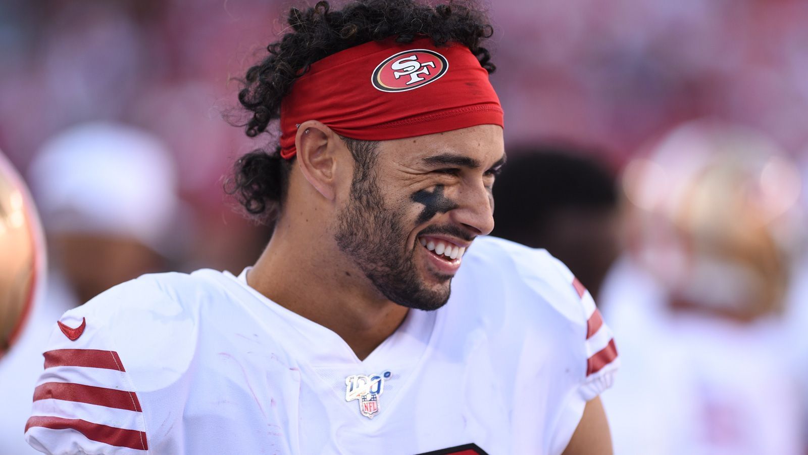 
                <strong>Dante Pettis</strong><br>
                Der ehemalige Zweitrunden-Pick legte 2018 eine gute Rookie-Saison hin und viele Experten erwarteten den Durchbruch in der vergangenen Saison, der bliebt jedoch aus. Im Gegenteil: Pettis startete nur in vier Partien und war selten ein Faktor im Passspiel, nach dem 12. Spieltag wurde er gar nicht mehr eingesetzt. Pettis kann der größte Profiteur der Samuel-Verletzung werden, denn sein Talent stellte er 2018 unter Beweis. Die 49ers brauchen eine Comeback-Saison von Pettis.
              