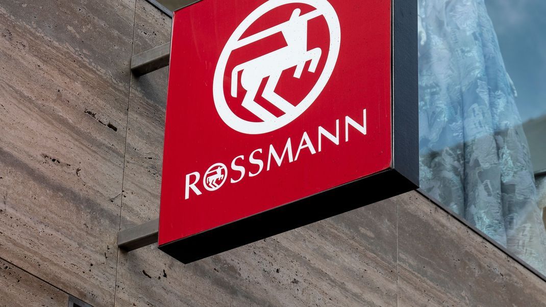 Die Drogeriemarktkette Rossmann ruft eines seiner Bio-Produkte wegen Salmonellen zurück.