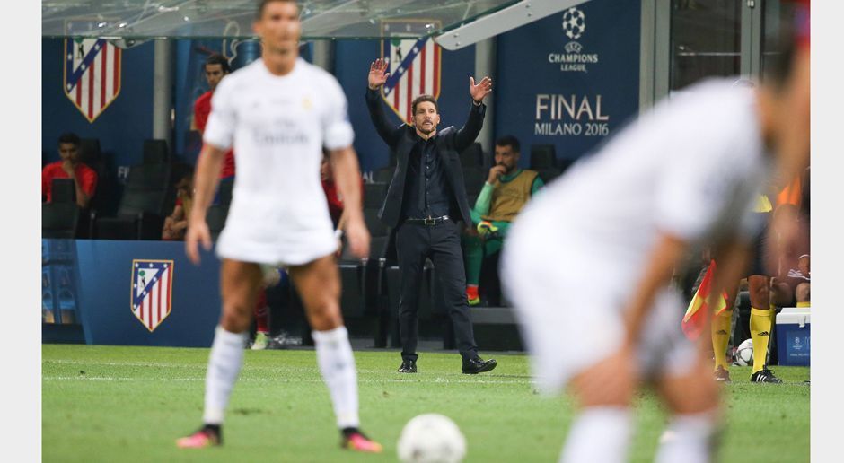 
                <strong>Diego Simeone beim Champions-League-Finale</strong><br>
                Kennen wir das nicht irgendwoher? Nur war Simeones Hand damals woanders. Vielleicht amüsiert sich Simeone auch daher über diese spezielle Szene.
              