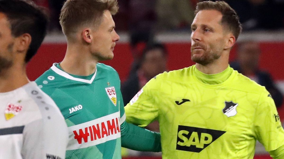 06.10.24 VfB Stuttgart - TSG 1899 Hoffenheim Deutschland, Stuttgart, 06.10.2024, Fussball, Bundesliga, VfB Stuttgart - TSG 1899 Hoffenheim: v.l. Alexander Nübel (VfB Stuttgart), Oliver Baumann (TSG...