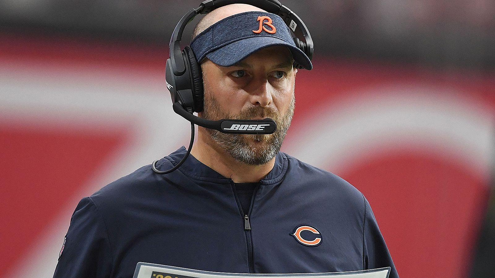 
                <strong>Coach of the Year: Matt Nagy (Chicago Bears) - 16 Stimmen</strong><br>
                Zehn Jahre musste Matt Nagy als Teil von Coaching Staffs in der NFL verbringen, ehe ihm der Posten als Head Coach anvertraut wurde. General Manager Ryan Pace dürfte sich für diese Wahl selbst auf die Schulter klopfen. Denn unter dem zuvor als Offensive Coordinator bei den Kansas City Chiefs engagierten 40-Jährigen beendeten die Bears ihre Durststrecke von acht Jahren ohne Playoff-Teilnahme und weckten mit der überragenden Defense - Stichwort: "Monsters of the Midway" - Erinnerungen an höchst erfolgreiche Zeiten des Klubs.Weitere Stimmen: Frank Reich (5), Sean Payton (1), Andy Reid (1)
              