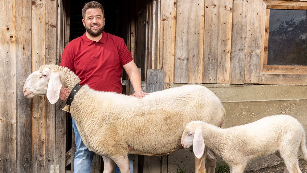 Daniel wünscht sich eine bodenständige, ehrliche und offene Frau, die sein Alm-Leben akzeptiert, ja vielleicht auch manchmal mit anpackt..