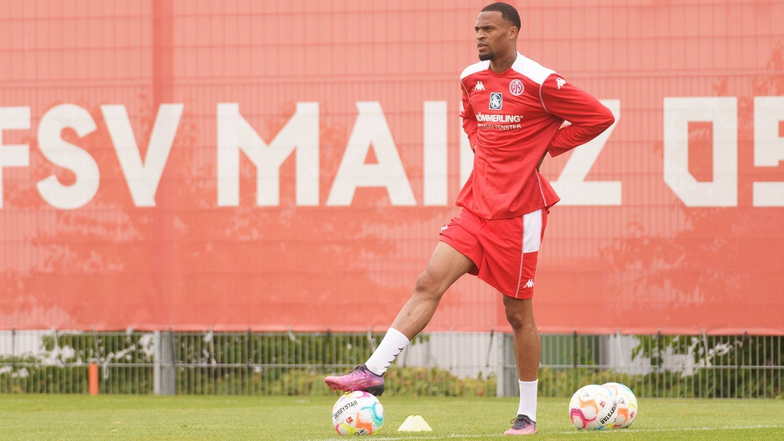 
                <strong>1. FSV Mainz 05: Delano Burgzorg</strong><br>
                Obwohl Delano Burgzorg zu Beginn der Vorbereitung aufgrund einer Herzmuskel-Entzündung infolge einer Corona-Infektion fehlte, imponierte er zum Ende hin. Beim 1:1 im Spiel gegen Athletic Bilbao brachte der niederländische Flügelspieler ordentlich Wind in die Partie - genau das, was die 05er auch in der Saison benötigen werden.
              