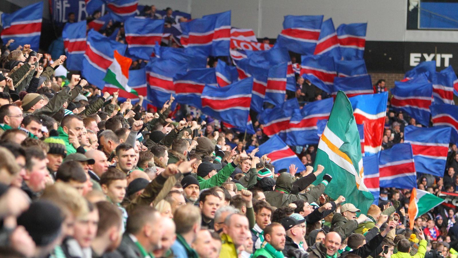 <strong>Celtic Glasgow - Glasgow Rangers</strong><br>
                Große Brisanz bekommen die Spiele nicht nur durch die Lokalität der Teams, sondern auch durch die religiöse Komponente: Die Rangers sind der Klub der Protestanten, Celtic gehört den Katholiken.
