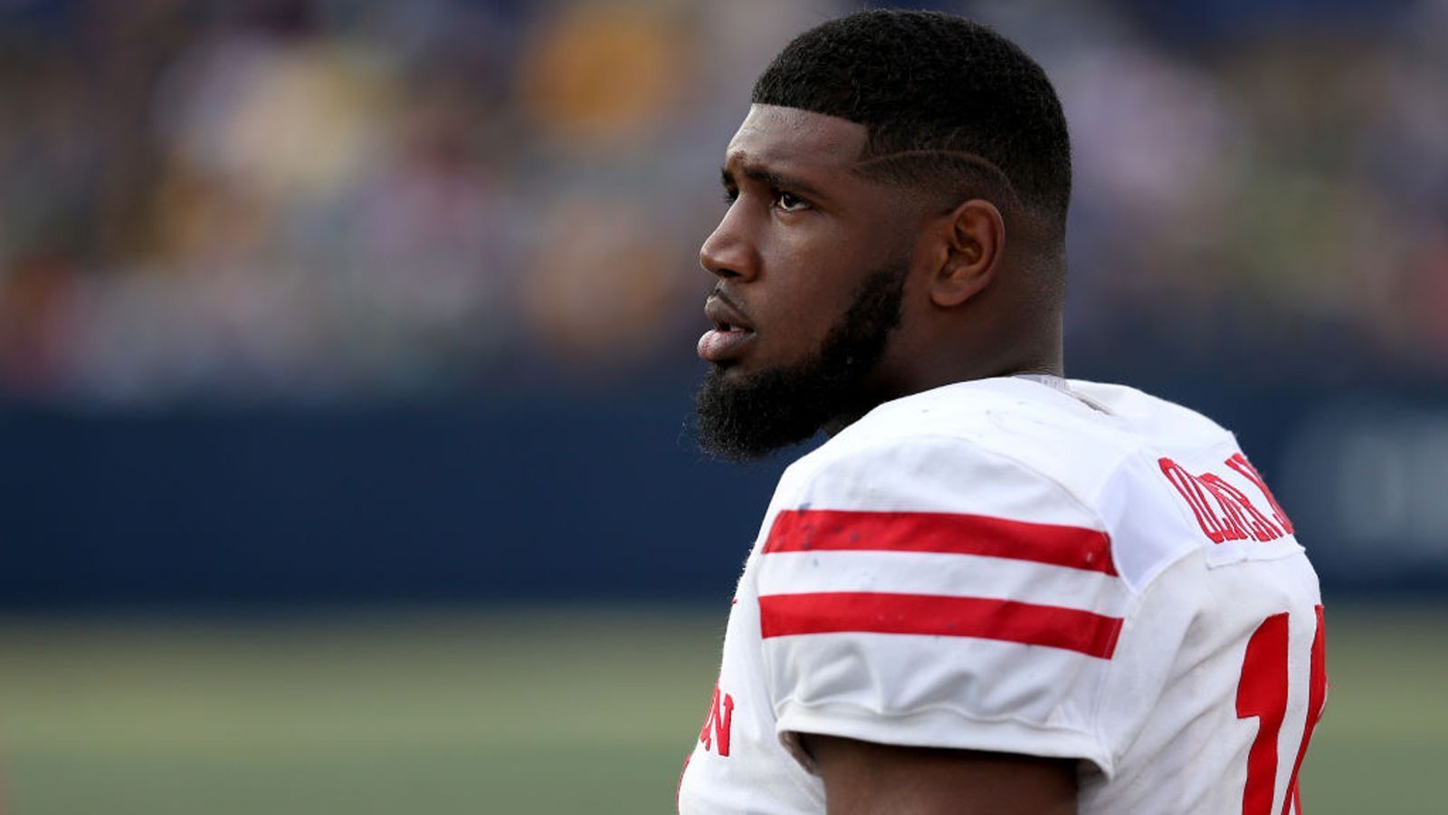 
                <strong>Ed Oliver (Houston)</strong><br>
                Der Defensive Tackle wurde in all seinen drei College-Spielzeiten in das College Football All-America Team gewählt, kam auf insgesamt 192 Total Tackles, 53 Tackles for Loss und 13,5 Sacks. Seine Athletik und Explosivität sind außergewöhnlich. Er ist dazu in der Lage, einen Offensive Lineman mit den ersten zwei Schritten zu bezwingen. Charakterlich gilt er als einwandfrei, sehr professionell und immer hochkonzentriert. Zudem ist Oliver sehr vielseitig, könnte auch als Defensive End oder sogar als Linebacker eingesetzt werden. Der 1,89 Meter große und 130 Kilogramm schwere Athlet dürfte spätestens Mitte der ersten Runde ausgewählt werden.
              