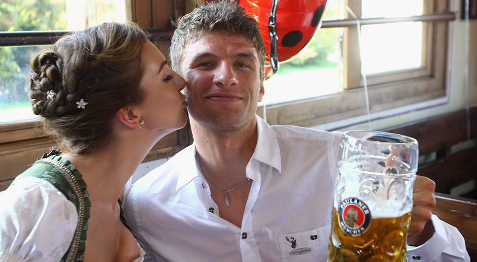 
                <strong>Thomas Müller</strong><br>
                Thomas Müller
              