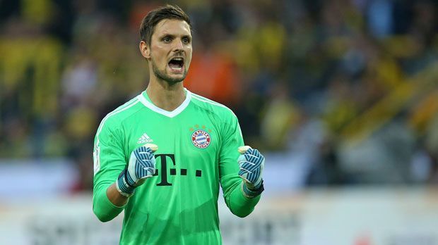 
                <strong>Sven Ulreich (FC Bayern München)</strong><br>
                Sven Ulreich: Schon in der 4. Minute nach einem Rückpass mit der ersten Unsicherheit, als Aubameyang auf ihn zustürmt. Bei Abwürfen nicht immer mit dem besten Auge. Hat ansonsten wenig zu tun. Bei beiden Gegentoren ohne Chance. Hält im Elfmeterschießen gleich zweimal gegen Rode und Bartra und wird damit zum Sieggaranten. ran-Note: 2
              