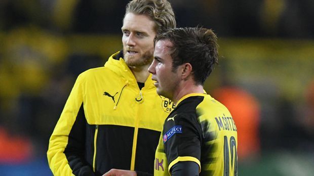 
                <strong>Andre Schürrle oder Mario Götze</strong><br>
                Nun bietet die gut bestückte Offensive der Borussia noch weitere Kandidaten, auch welche, die weitaus mehr Erfahrung als ein Talent wie Isak haben. Für Andre Schürrle und Mario Götze zum Beispiel ist die Sturmspitze kein Neuland, eine optimale Lösung ist aber auch das nicht.
              