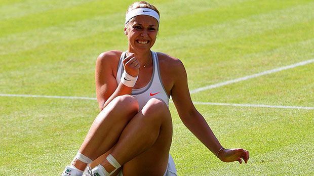 
                <strong>Auf den Spuren von Steffi Graf</strong><br>
                Im Halbfinale setzte sich Sabine Lisicki in einem Dreisatz-Krimi gegen Agniezska Radwanska durch und stand damit als erste deutsche Tennisspielerin seit Steffi Graf 1999 im Finale von Wimbledon
              