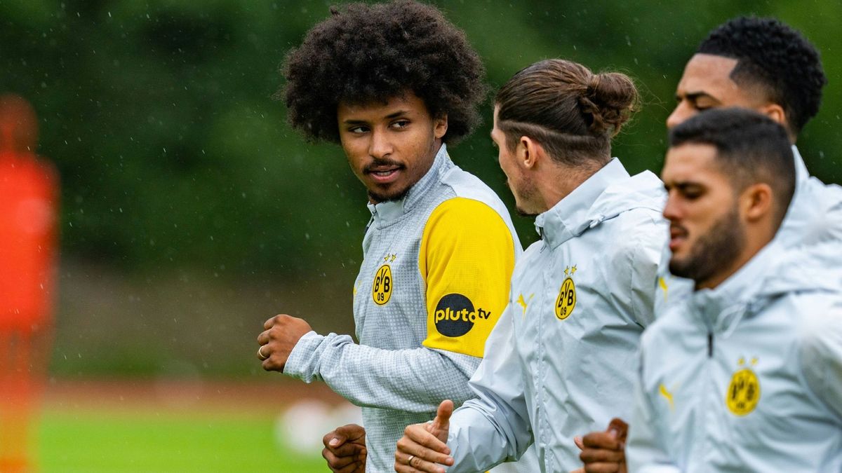 Motiviert: Adeyemi (l.) im Trainingslager