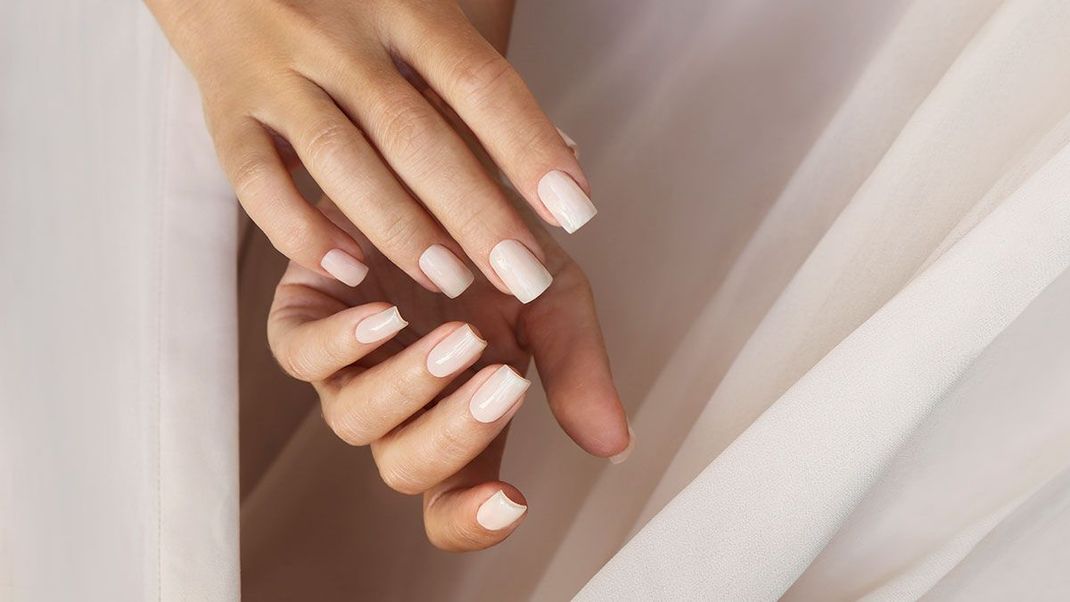 Diesen Herbst wird es eckig: Wir verraten, warum jetzt Square Nails wieder total angesagt sind!