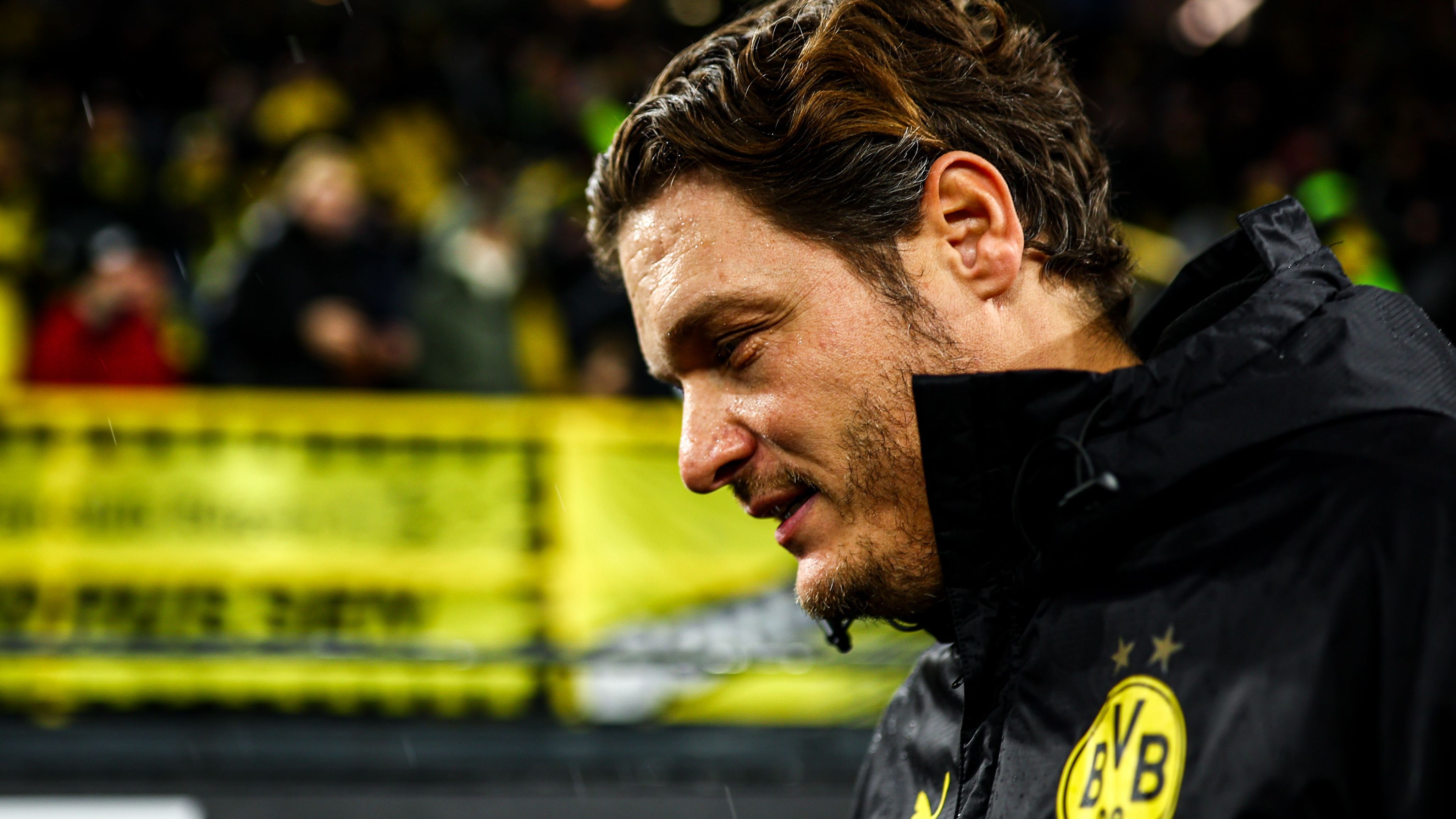 <strong>Borussia Dortmund</strong><br>Edin Terzic steht beim BVB massiv unter Druck, mit Nuri Sahin und Sven Bender hat er jetzt zwei Schatten-Trainer im Nacken. Aber wieso nicht Baumgart? Was den Fans aktuell an Feuer und Leidenschaft in ihrer Mannschaft fehlt, könnte er mit Sicherheit versprühen. Zudem hegen die Kölner und Dortmunder Anhänger eine Fan-Freundschaft.