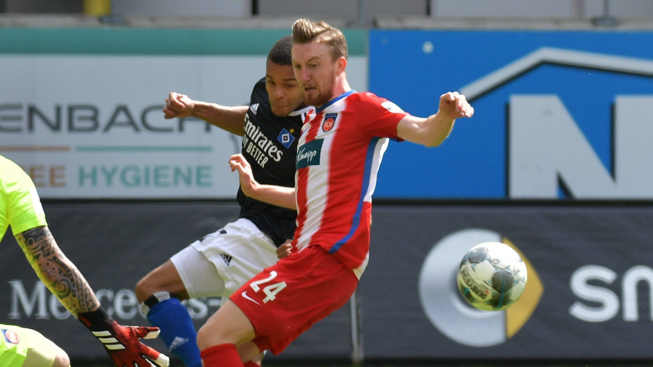 
                <strong>Jan Gyamerah</strong><br>
                Glänzt mit zahlreichen Vorstößen über die rechte Seite, die in der ersten Hälfte das HSV-Spiel ankurbelt. Gyamerah ist ein Aktivposten, bis er in der 55. Minute verletzt runter muss. ran-Note: 2
              