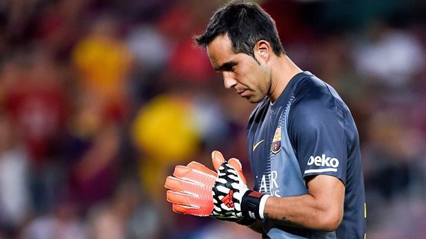 
                <strong>Claudio Bravo (FC Barcelona)</strong><br>
                Platz 2 - Claudio Bravo (FC Barcelona): Bei den Katalanen gibt es unter den Torhütern eine Art Jobsharing. Marc-Andre ter Stegen darf in Pokal und Champions League ran, dafür ist der Chilene Bravo in der Liga die unumstrittene Nummer 1 - und macht das hervorragend. Eine Quote von 82,8 Prozent abgewehrten Torschüssen spricht klar für den Nationaltorhüter der aktuellen Copa-America-Siegers.
              